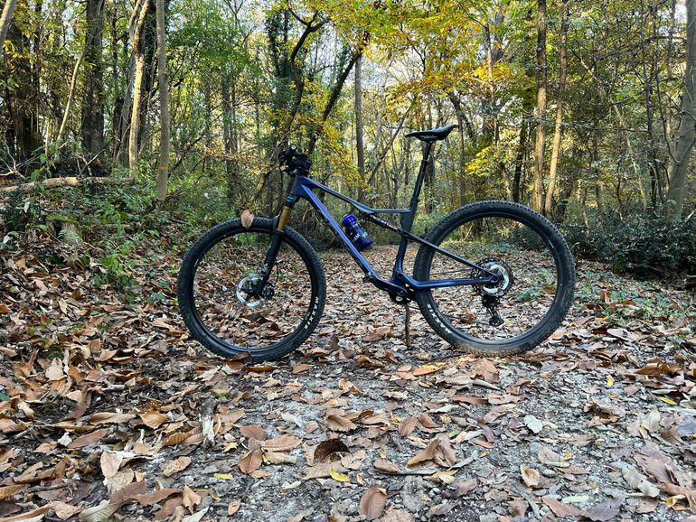Used Orbea OIZ M-PRO 2024 2024 Mountainbike, Purple, 29 — image 1 of 3