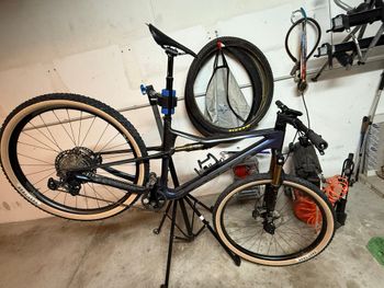 Used Orbea OIZ M-PRO 2024 2024 Mountainbike, Purple, 29 — image 3 of 3