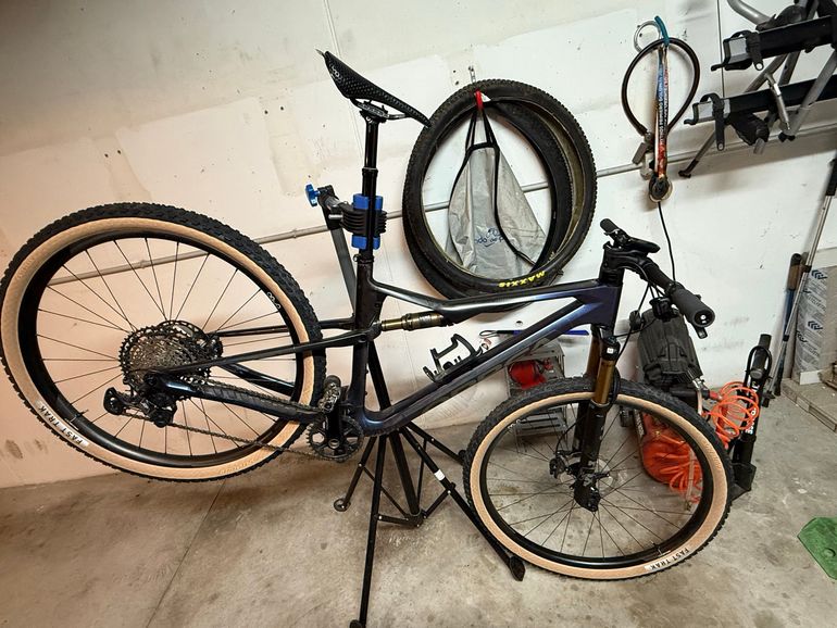 Used Orbea OIZ M-PRO 2024 2024 Mountainbike, Purple, 29 — image 3 of 3
