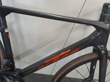 Gebrauchtes KTM REVELATOR Alto Exonic Disc Ultegra Di2 2024 Road & Gravel, Schwarz — Bild 3 von 9