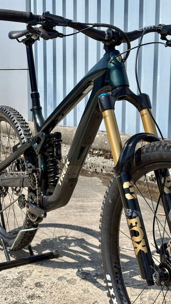 Použité Trek Slash 9.8 XT Gen 6 2024 2024 Mountainbike — obrázek 2 z 4
