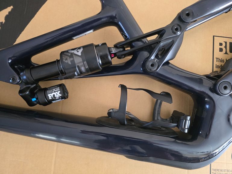 Używany Specialized Kit Cadre Stumpjumper EVO Carbon 2024 Frameset 2024 Mountainbike — zdjęcie 4 z 6