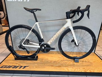 Tweedehands Orbea ORCA M30i 2024 2024 Road & Gravel — afbeelding 1 van 11
