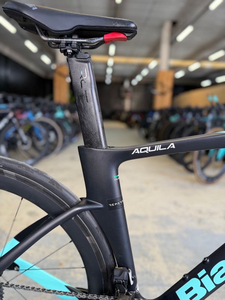Used Bianchi Aquila CV Dura Ace Di2 Carbon 2024 Road & Gravel, Blue — image 4 of 16