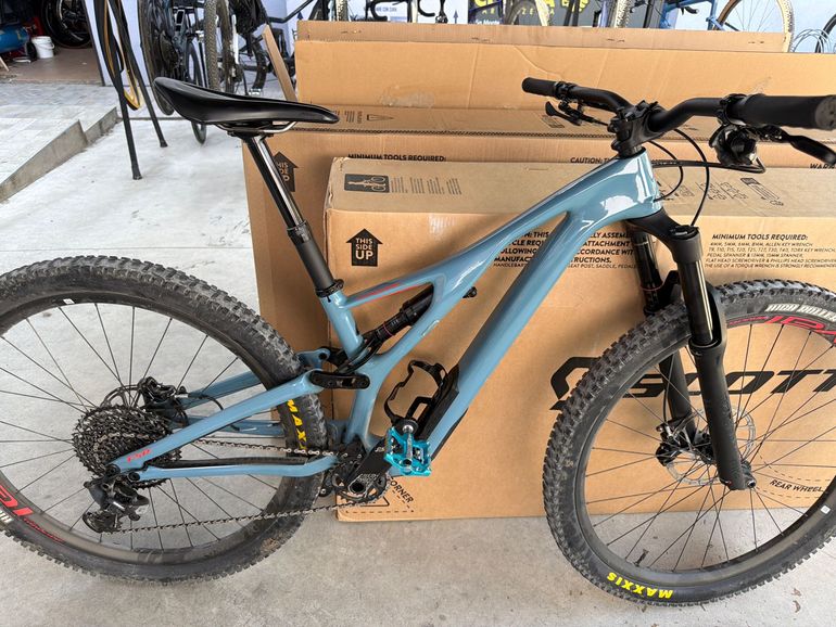 Używany Specialized Stumpjumper Expert Carbon 29 2020 2020 Mountainbike — zdjęcie 1 z 6