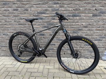 Used Orbea URRUN 10 2023 2023 Mountainbike, Light Gray, 29 — image 1 of 4