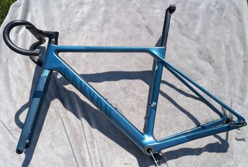 Used Canyon Ultimate CF SLX 8 Di2 2024 Frameset 2024 Road & Gravel, Blue — image 2 of 5