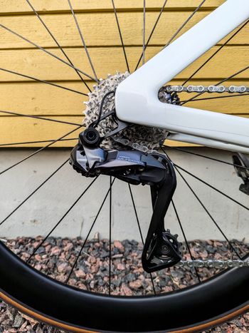 Used Canyon Aeroad CF SLX 8 Di2 2025 2025 Road & Gravel, White — image 3 of 9