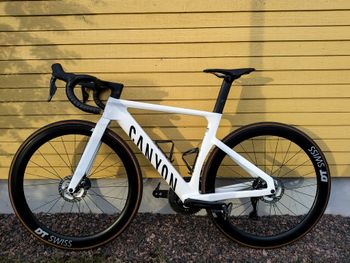 Used Canyon Aeroad CF SLX 8 Di2 2025 2025 Road & Gravel, White — image 2 of 9