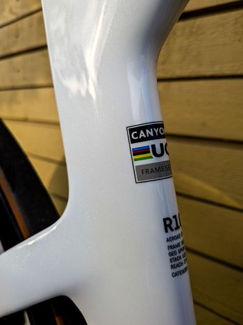 Used Canyon Aeroad CF SLX 8 Di2 2025 2025 Road & Gravel, White — image 7 of 9
