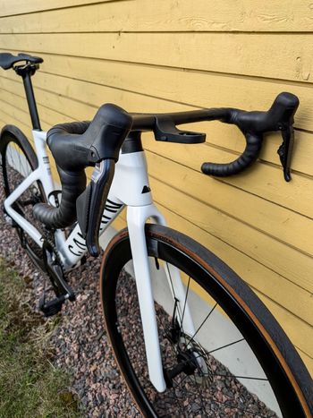 Used Canyon Aeroad CF SLX 8 Di2 2025 2025 Road & Gravel, White — image 8 of 9
