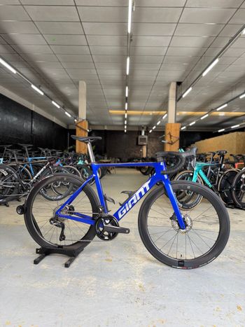 Použité Giant Propel Advanced Di2 Carbon 2024 Road & Gravel