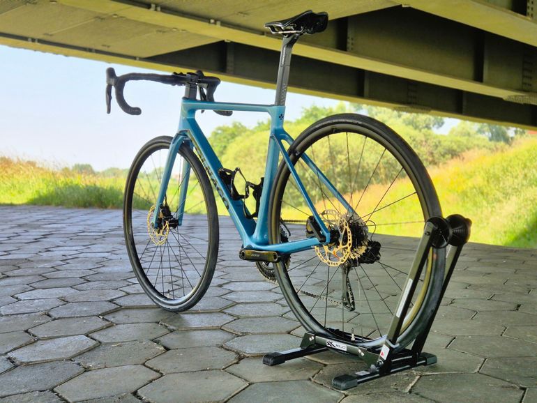 Used Colnago V4 Shimano 105 Di2 2025 2025 Road & Gravel, Blue — image 4 of 12