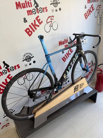 Factor OSTRO VAM - Frameset Premium 2025 Frameset 2025 Road & Gravel d'occasion — image 2 sur 3