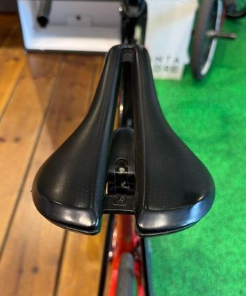 Used Trek Domane SL 6 2020 2020 Road & Gravel, Red — image 8 of 10