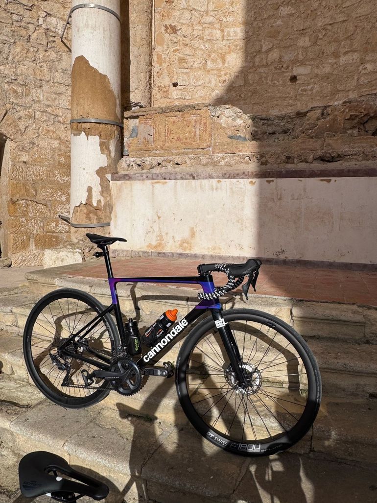 Tweedehands Cannondale SuperSix EVO Neo 2 2023 2023 Road & Gravel — afbeelding 1 van 4