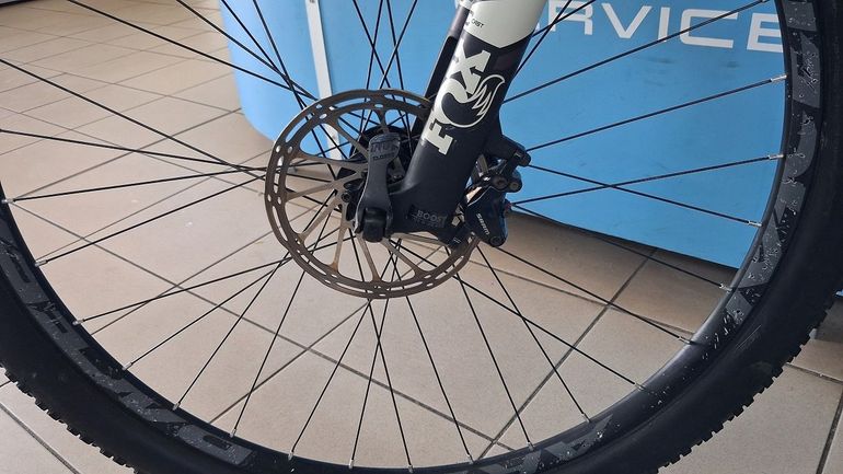 Used Santa Cruz Blur R C 2018 2018 Mountainbike, Black — image 8 of 9