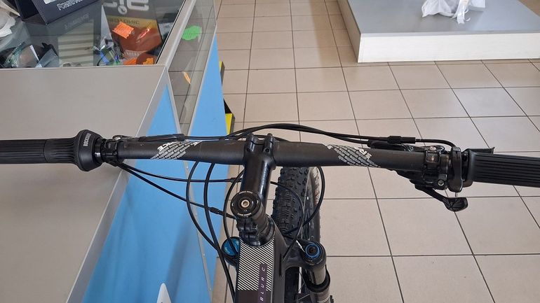 Used Santa Cruz Blur R C 2018 2018 Mountainbike, Black — image 6 of 9