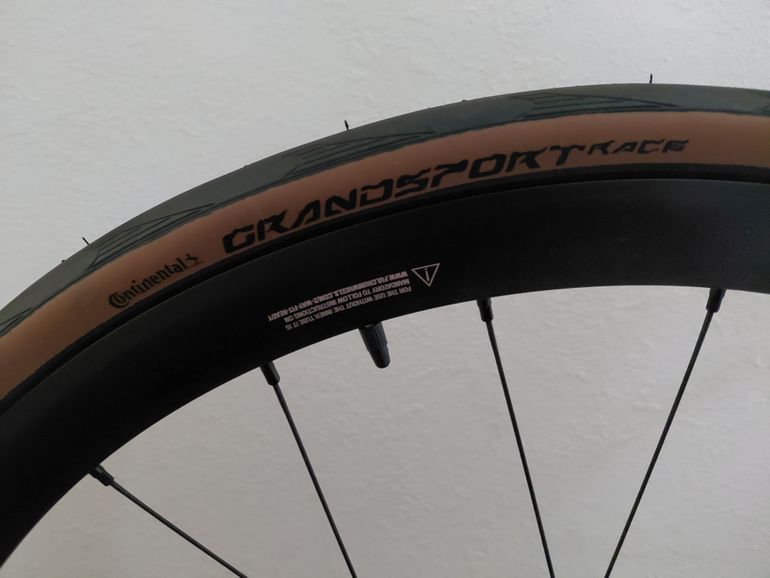 Used CUBE AXIAL WS Pro Disc 2019 2019 Road & Gravel, White — image 3 of 10
