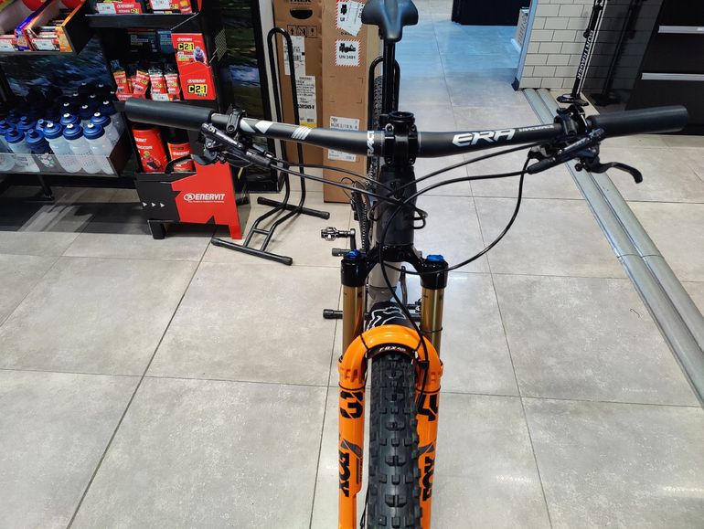 Used Trek Top Fuel 9.8 XT 2024 2024 Mountainbike, Black, 29 — image 2 of 5