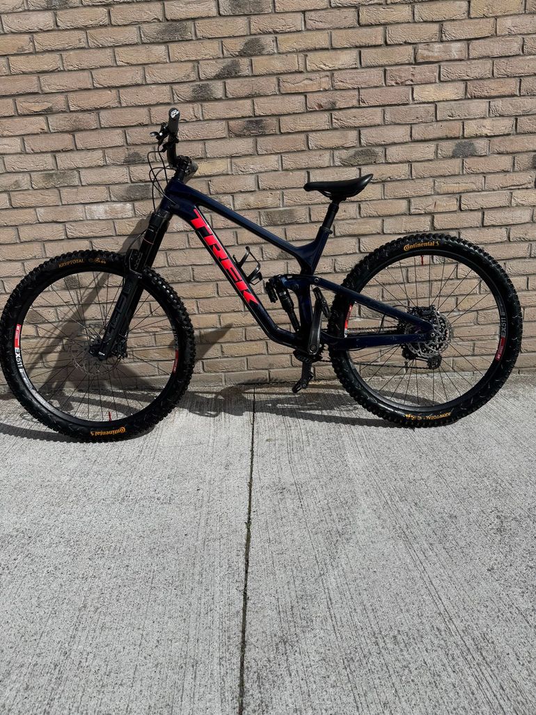 Tweedehands Trek Slash 9.8 XT Gen 5 2023 2023 Mountainbike — afbeelding 1 van 11
