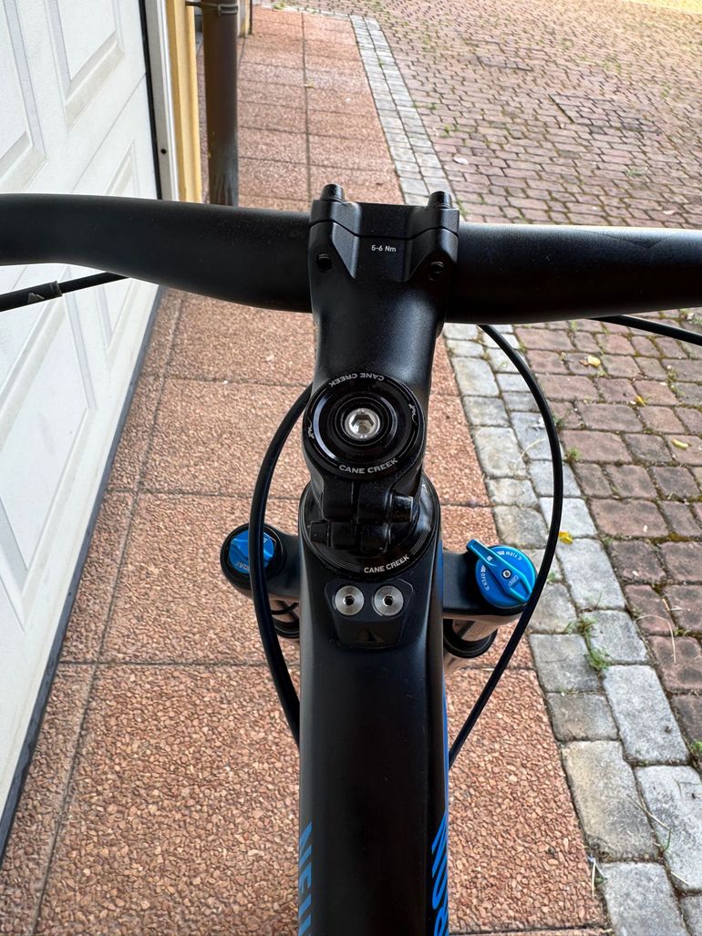 Gebrauchtes Canyon Neuron CF 8.0 2019 2019 Mountainbike, Blau — Bild 8 von 10