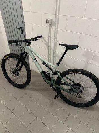 Specialized Stumpjumper Expert 2021 2021 Mountainbike de segunda mano, Verde — imagen 2 de 6