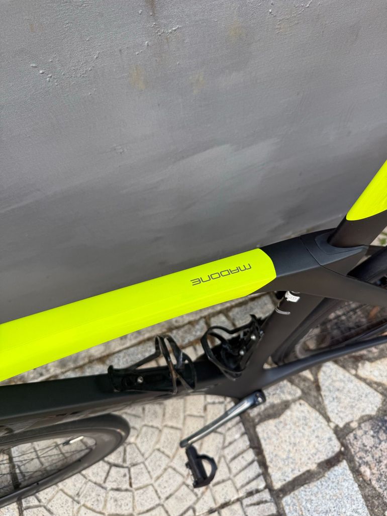 Trek Madone SL 6 Disc 2020 2020 Road & Gravel de segunda mano, Negro — imagen 7 de 14