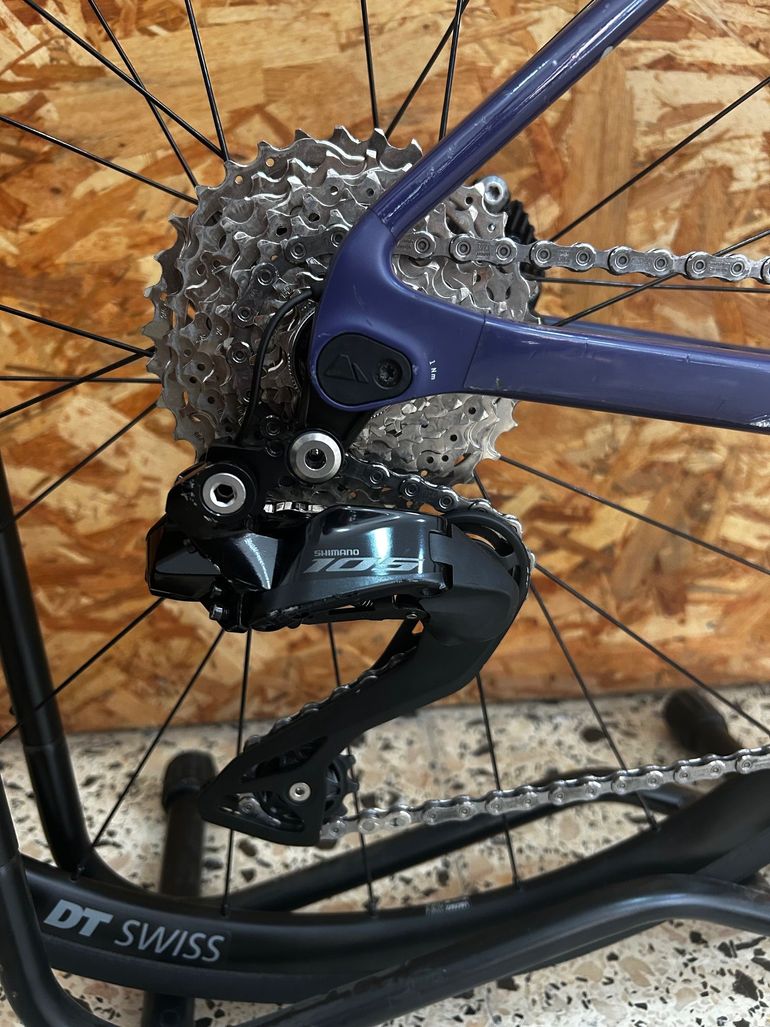 Canyon Ultimate CF SL 7 Di2 2023 2023 Road & Gravel d'occasion — image 2 sur 12