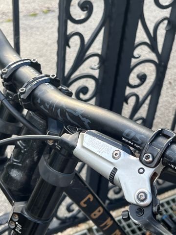 Gebrauchtes Commencal SUPREME DH V5 2023 Mountainbike, Schwarz — Bild 4 von 8