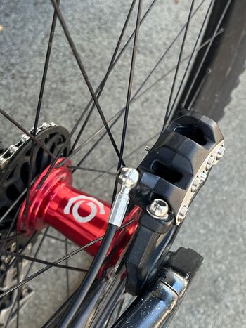 Použité Commencal SUPREME DH V5 2023 Mountainbike — obrázek 2 z 5