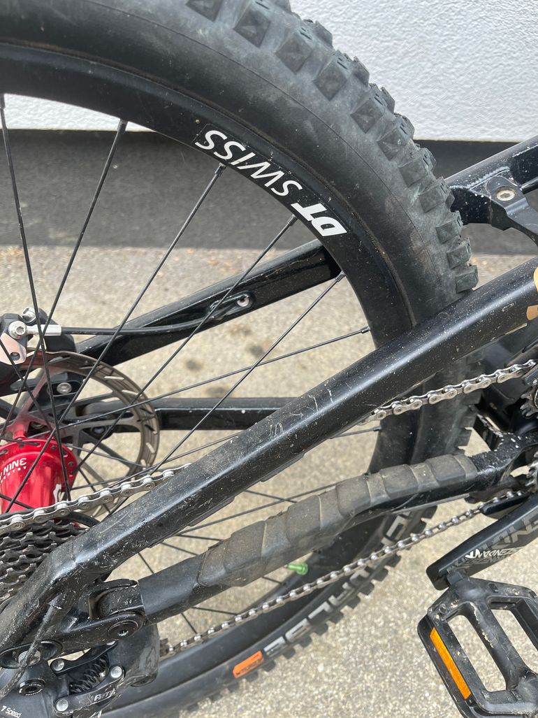 Brugt Commencal SUPREME DH V5 2023 Mountainbike — billede 7 af 8