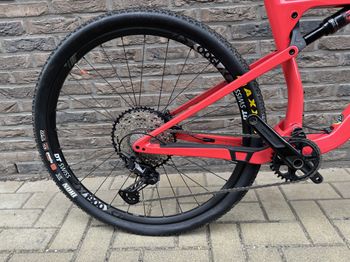 Used Orbea OIZ M30 2022 2022 Mountainbike, Red, 29 — image 3 of 4