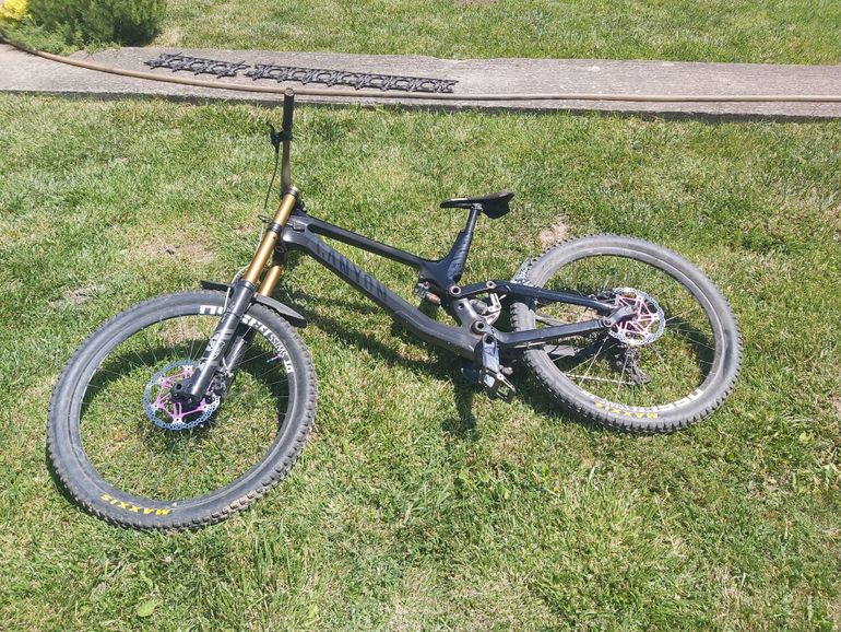 Used Canyon Sender CF 9.0 2019 2019 Mountainbike, Black, 27.5 — image 1 of 6