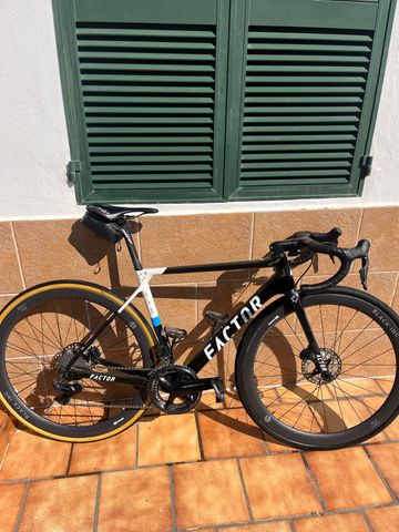 Used Factor O2 VAM 2022 2022 Road & Gravel, Black — image 1 of 5