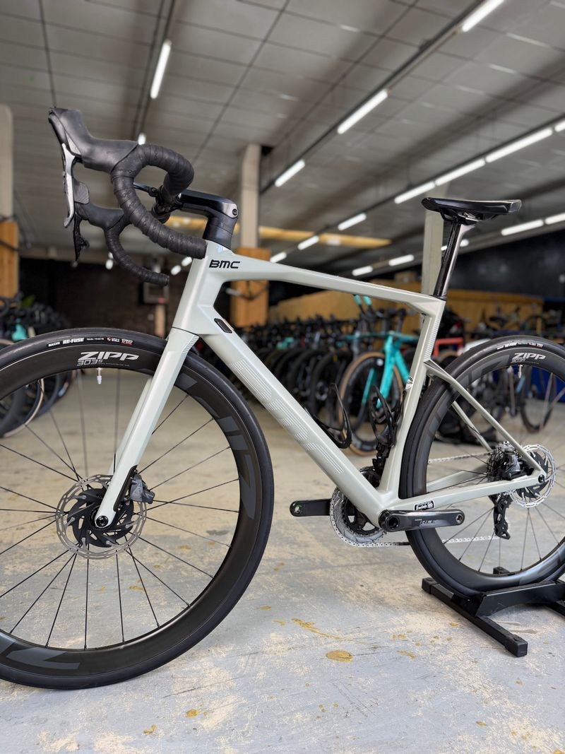 Used BMC Roadmachine 01 THREE 2021 2021 Road & Gravel, White — image 17 of 24