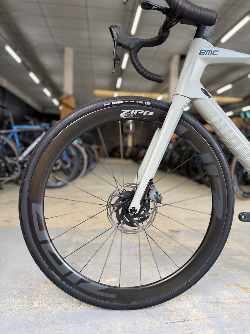 Used BMC Roadmachine 01 THREE 2021 2021 Road & Gravel, White — image 18 of 24