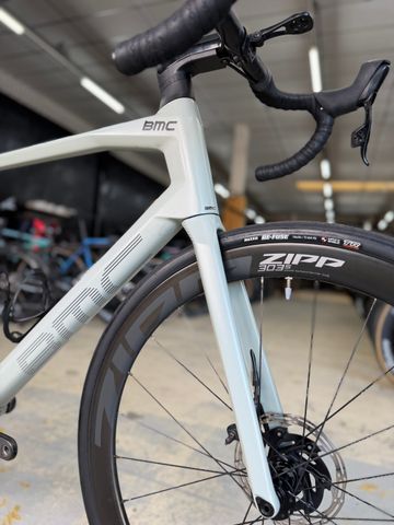 Used BMC Roadmachine 01 THREE 2021 2021 Road & Gravel, White — image 5 of 24