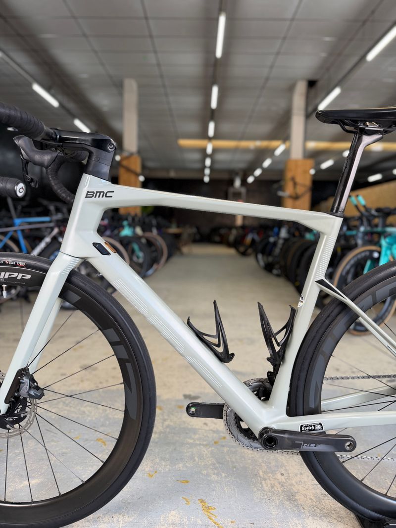 Used BMC Roadmachine 01 THREE 2021 2021 Road & Gravel, White — image 24 of 24