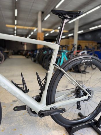 Używany BMC Roadmachine 01 THREE 2021 2021 Road & Gravel — zdjęcie 21 z 24