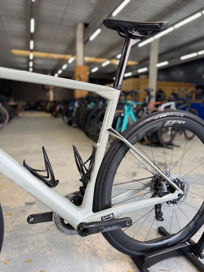 Used BMC Roadmachine 01 THREE 2021 2021 Road & Gravel, White — image 21 of 24