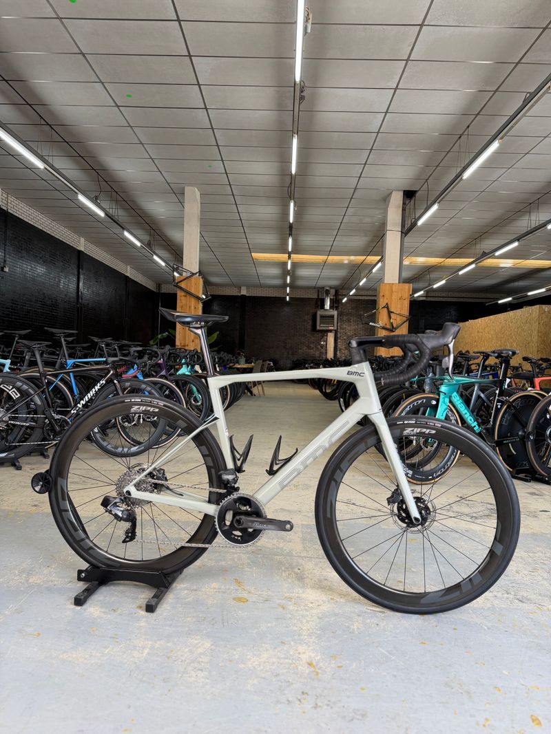 Used BMC Roadmachine 01 THREE 2021 2021 Road & Gravel, White — image 1 of 24