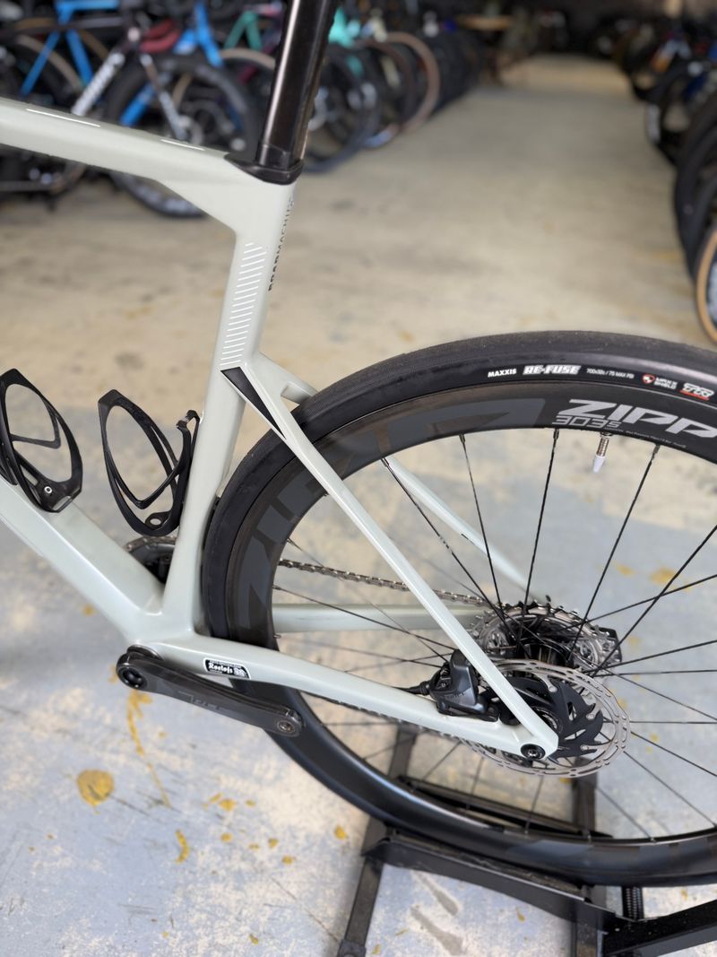 Used BMC Roadmachine 01 THREE 2021 2021 Road & Gravel, White — image 22 of 24