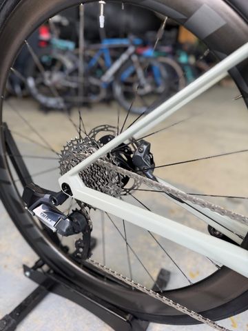 Used BMC Roadmachine 01 THREE 2021 2021 Road & Gravel, White — image 11 of 24