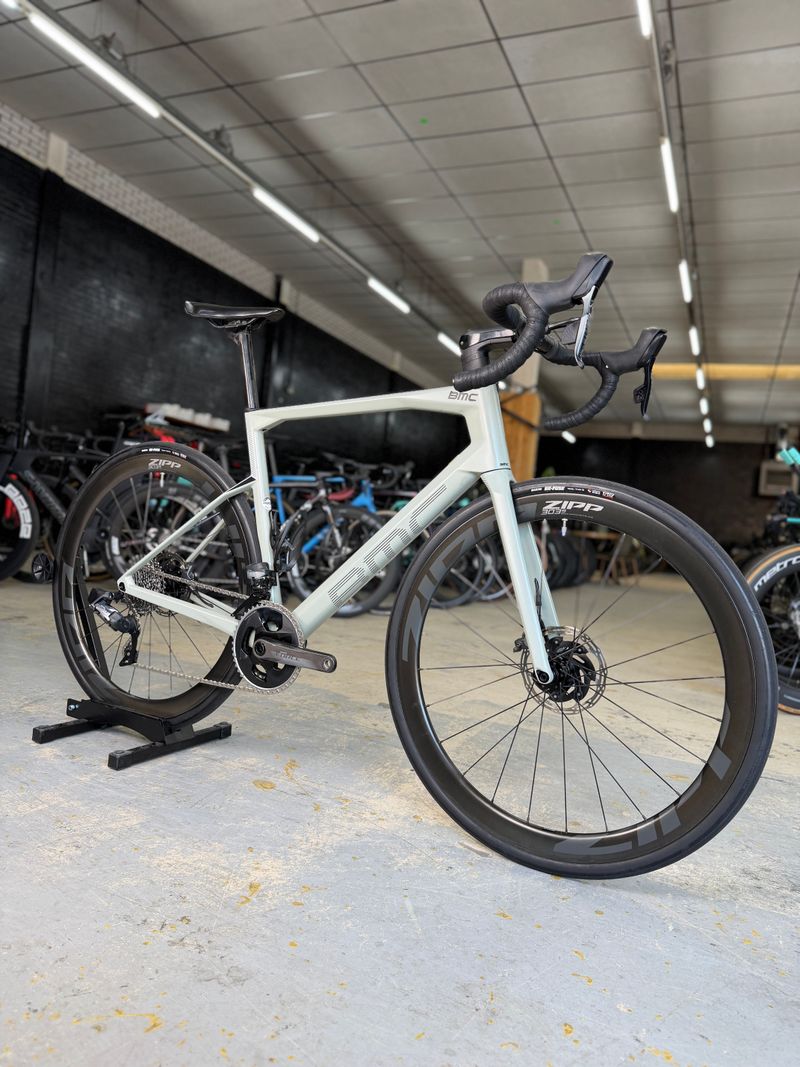 Used BMC Roadmachine 01 THREE 2021 2021 Road & Gravel, White — image 2 of 24