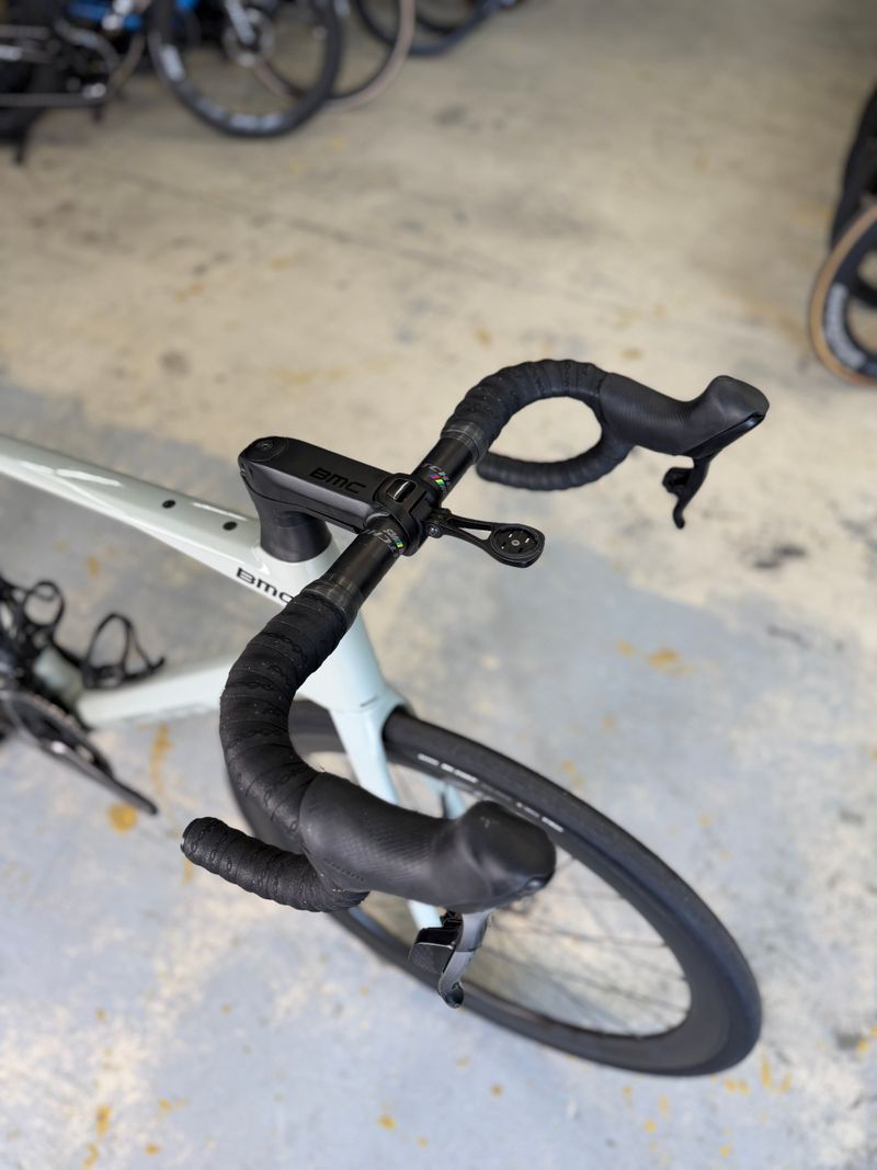 Used BMC Roadmachine 01 THREE 2021 2021 Road & Gravel, White — image 6 of 24