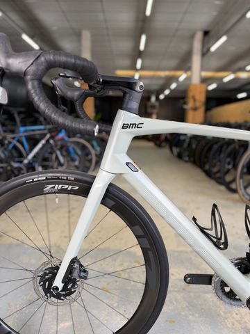 Used BMC Roadmachine 01 THREE 2021 2021 Road & Gravel, White — image 20 of 24