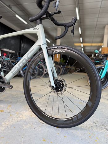 Używany BMC Roadmachine 01 THREE 2021 2021 Road & Gravel — zdjęcie 3 z 24