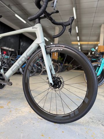 Used BMC Roadmachine 01 THREE 2021 2021 Road & Gravel, White — image 3 of 24