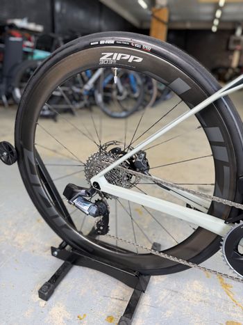 Używany BMC Roadmachine 01 THREE 2021 2021 Road & Gravel — zdjęcie 10 z 24